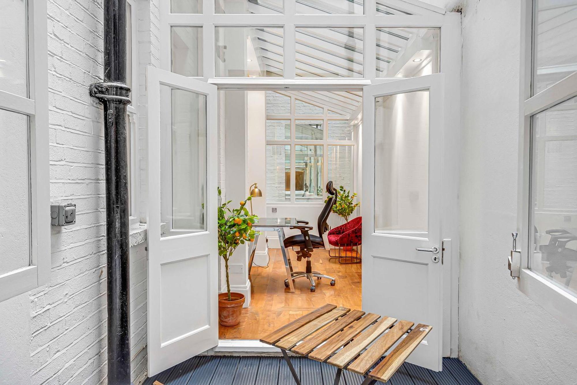 Ivy Queen's Gate 2 Pro-managed Apartment London