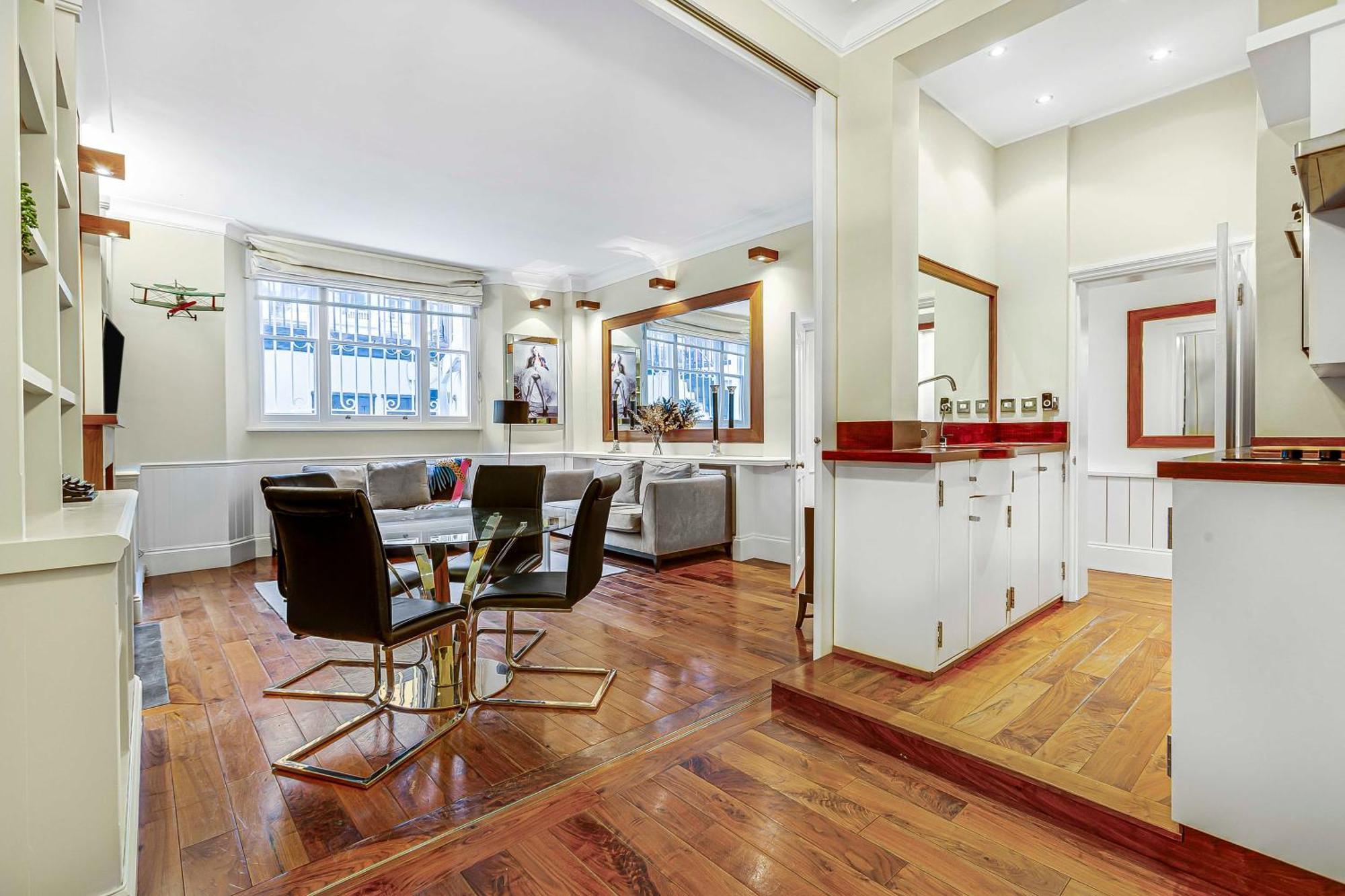 Ivy Queen's Gate 2 Pro-managed Londra